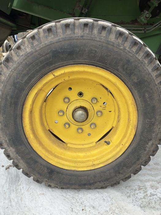 John Deere 1075