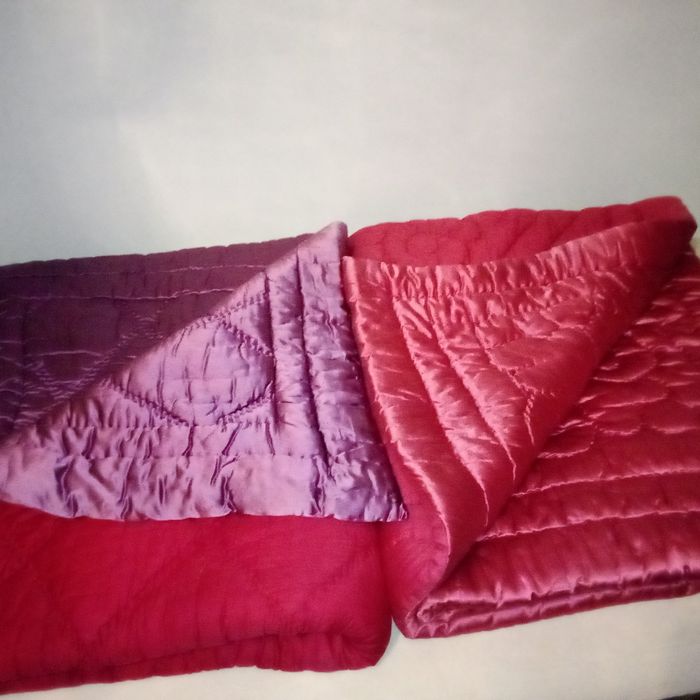 Атласна ватна ковдра - 1,95м. × 1,60м.. Товщина - 3-4см.