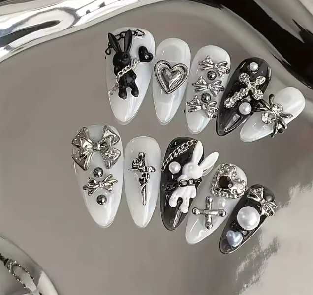 накладні нігті у корейському стилі y2k