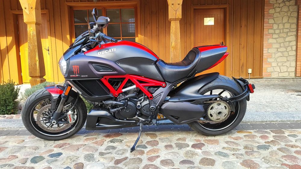 Ducati Diavel Ducati Diavel ABS CARBON RED 1200 2015 18500km stan BDB