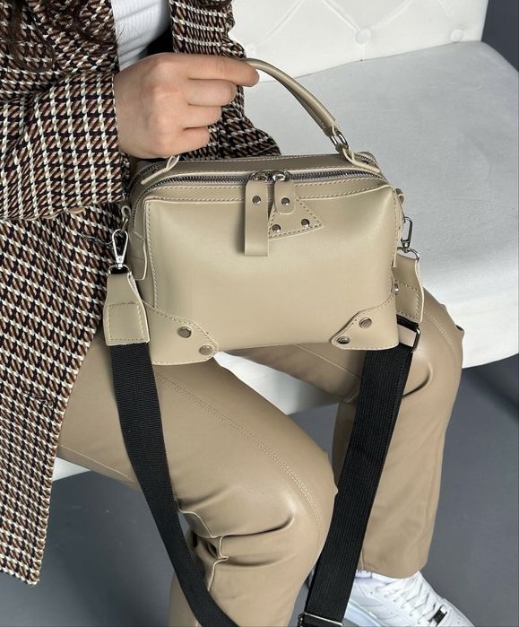 Базова сумка кросбоді для щоденних образів