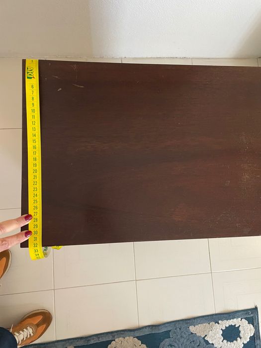 Móvel madeira castanho vertical com gavetas