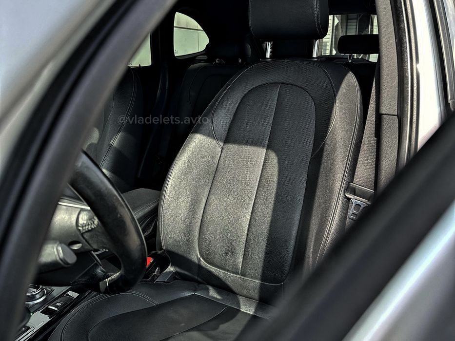 BMW X1 28i • 2016 • 2.0 бензин (B46) • Панорама • Полный привод xDrive