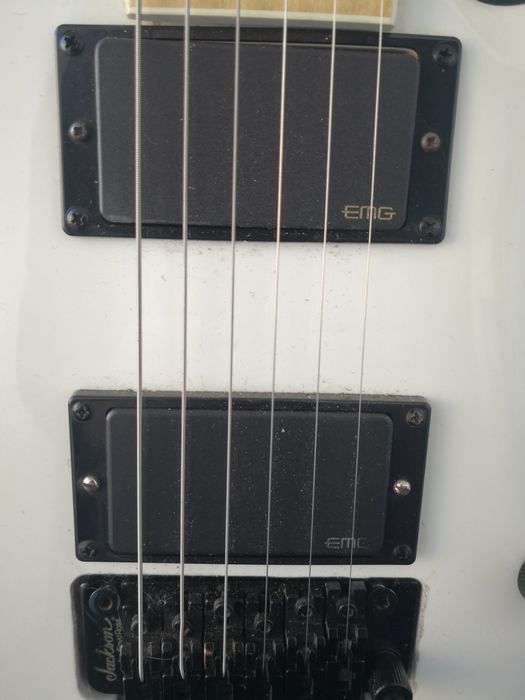 Jackson JS32 com EMG 81/85