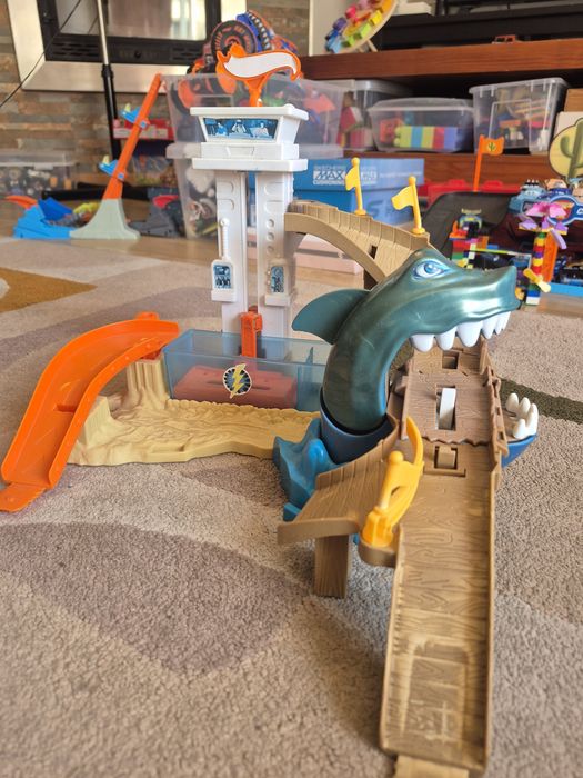 Hot wheels Shark Attack BGK04