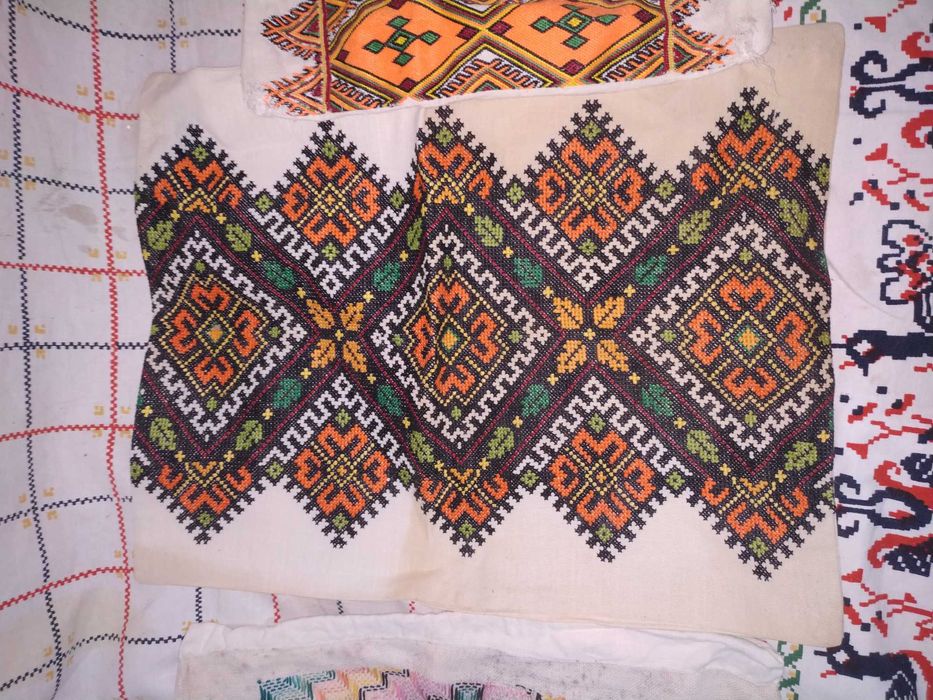 3 вишиті наволочки 1 лотом