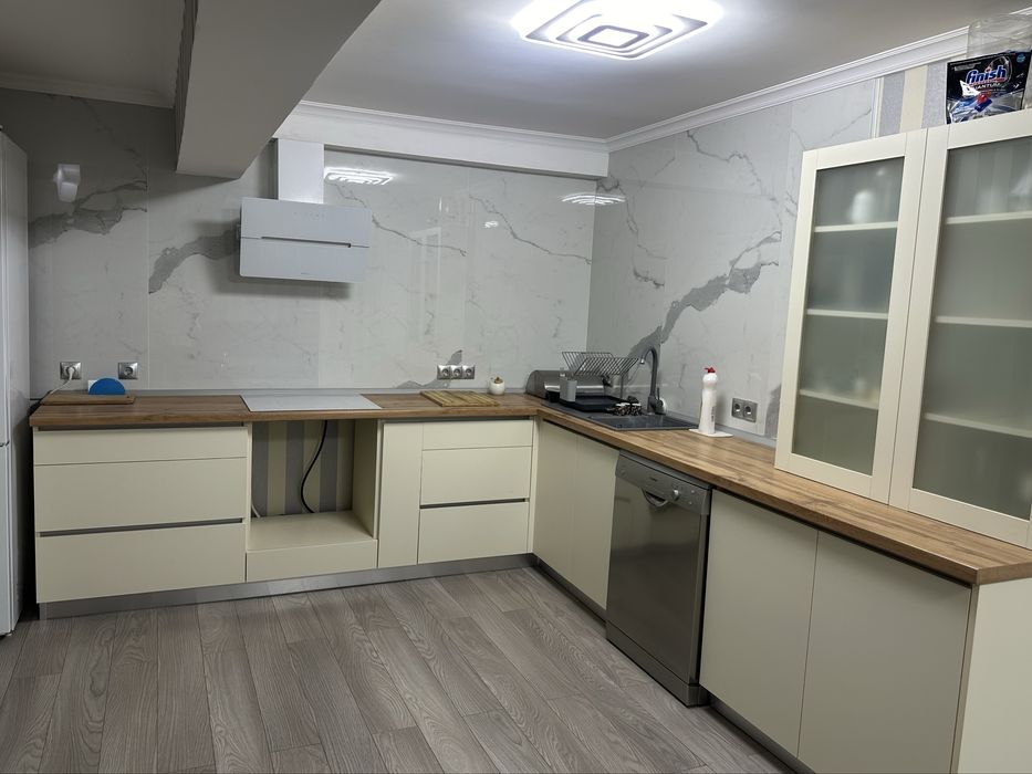 Оренда 3к квартири на вул. Ахматової 5