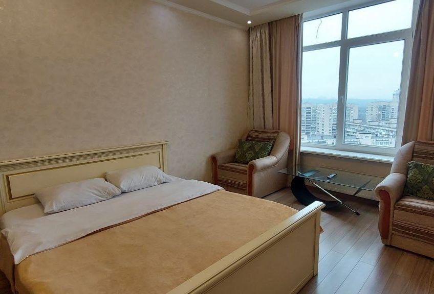 Подобово.Ліфт, Wi-fi, вода працюють без світла.2-к квартира м. Лівобер