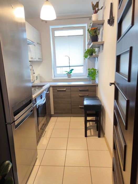 Wynajem mieszkanie 2 pokoje, winda w bloku, osobna kuchnia, 6m balkon, bez pośredników, niski czynsz. - Widok 4