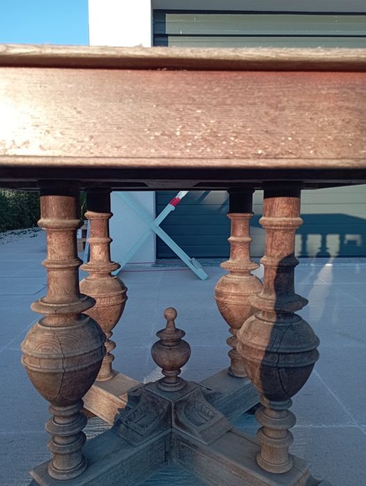 Mesa centenária de madeira para restaurar