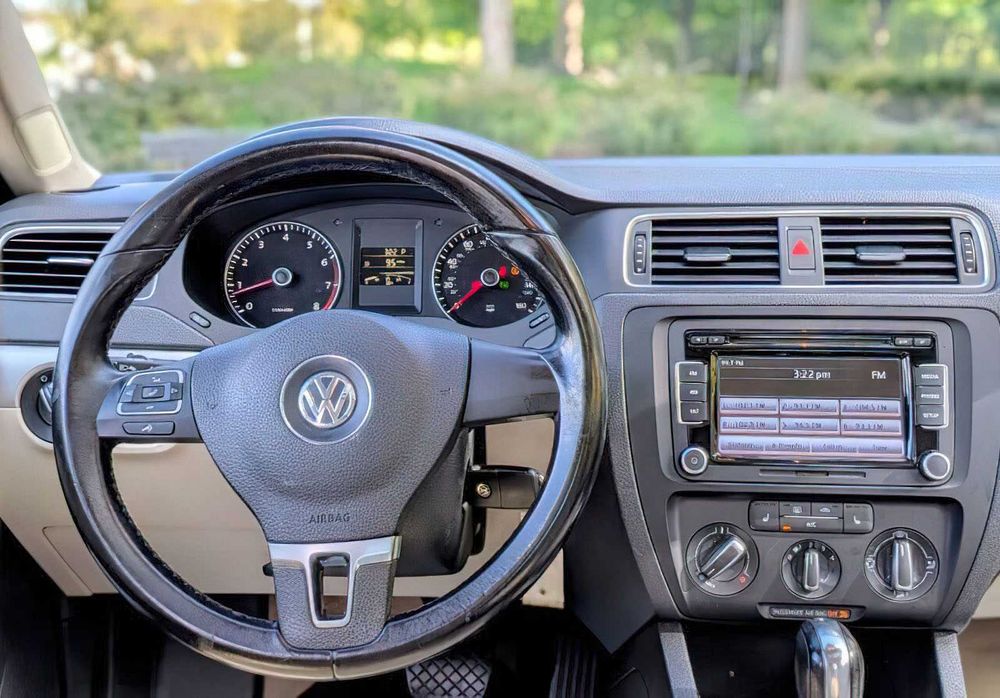 Volkswagen Jetta SE PZEV      2013