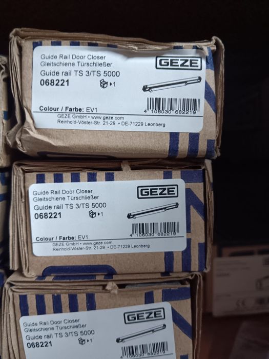 Samozamykacz do drzwi TS 3000 GEZE srebrny