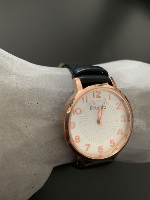 Czarny zegarek damski