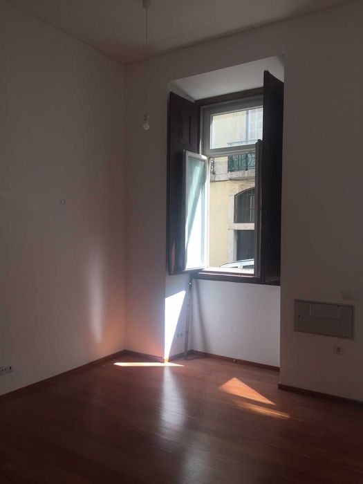 Alugo Loja no coração de Alfama – Rua do Barão