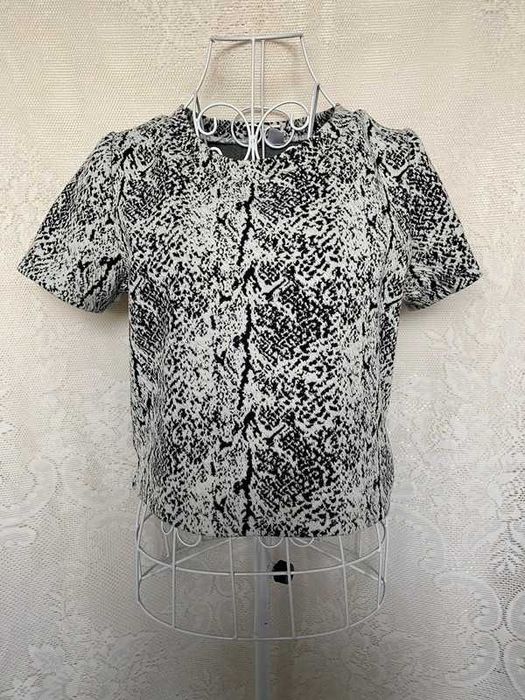 Biało-czarna bluzka z tłoczonym wzorem H&M Divided XS/S 34/36