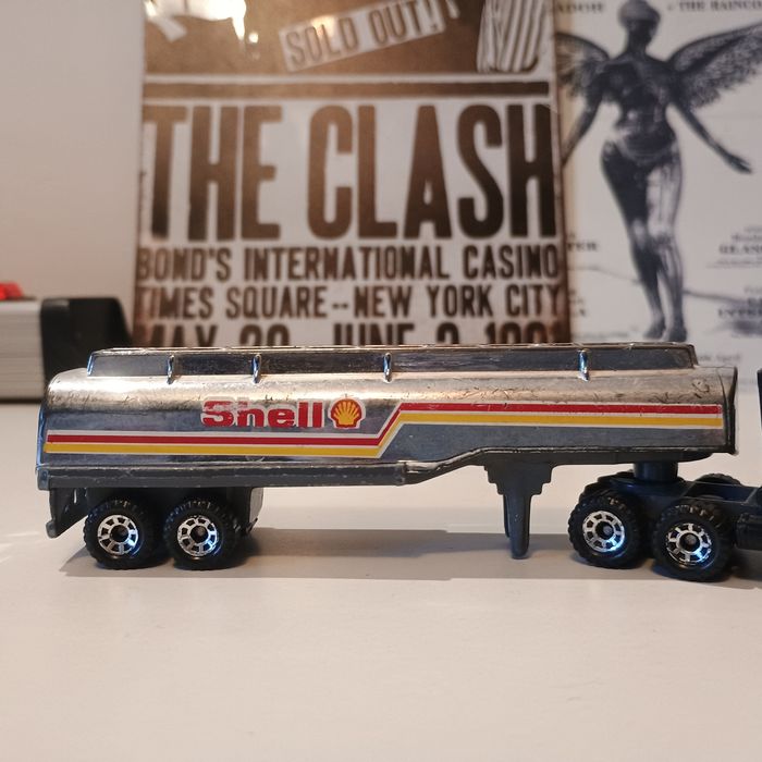Matchbox Scania T142 shell tanker
