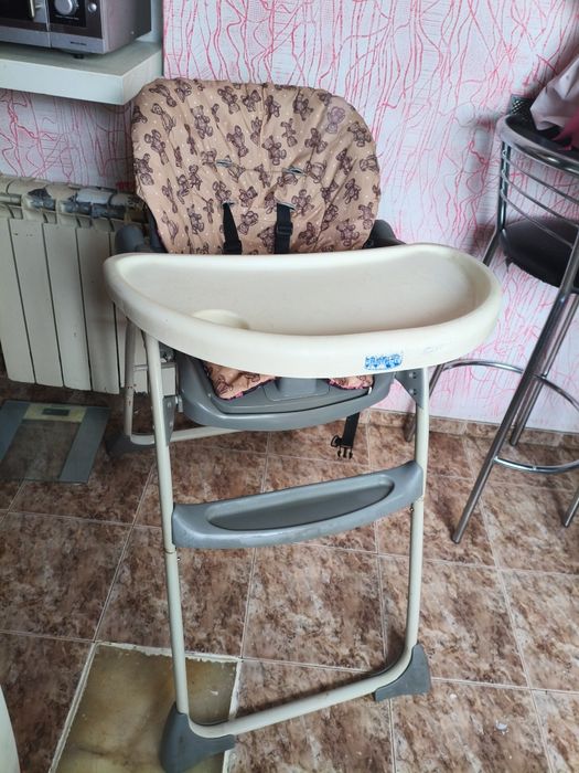 Годувальне крісло