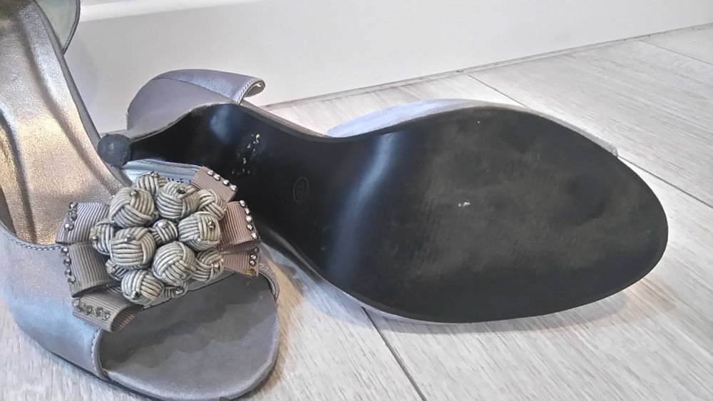 Buty na obcasie szare rozm. 40