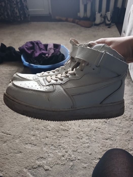 Продам кросівки білі