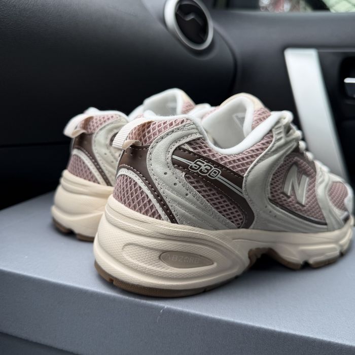 Жіночі кросівки нюбеланс рожеві з сірим сітка весна літо New balance 530 grey pink beige