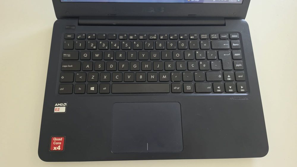 ASUS VivoBook E402WA