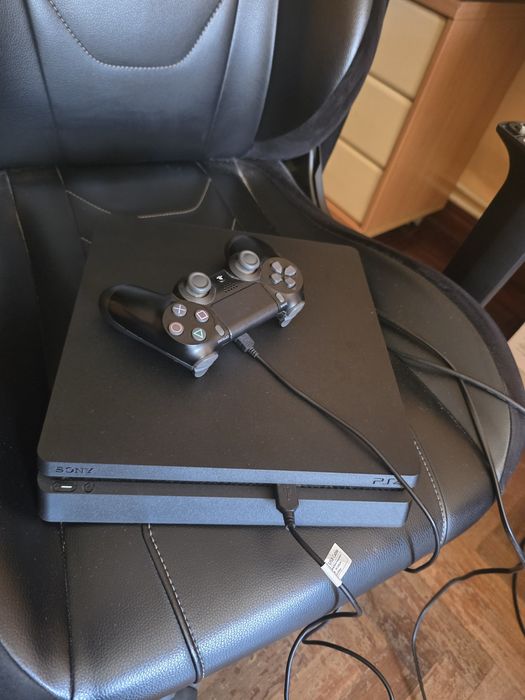 PS4 SLIM 500GB + 1 Comando