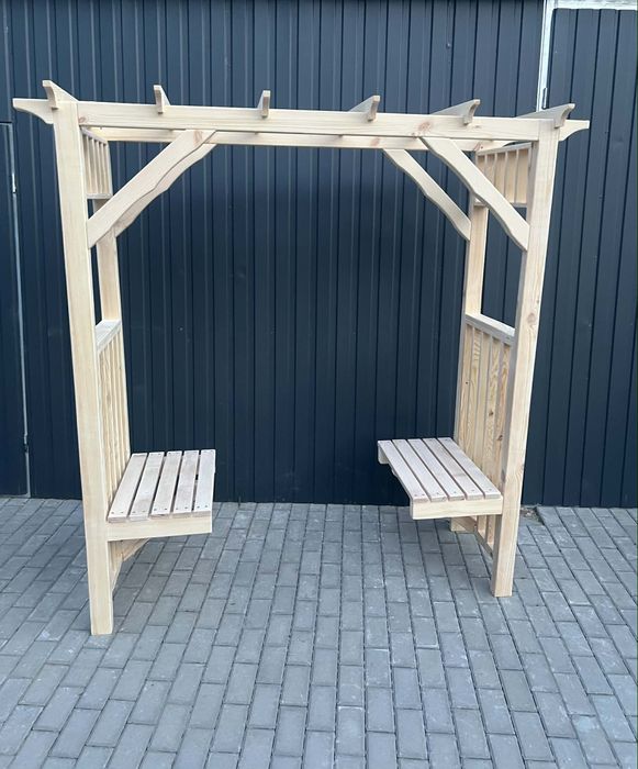 Pergola z ławeczką