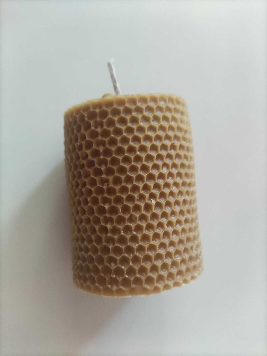 Świeca z naturalnego wosku pszczelego