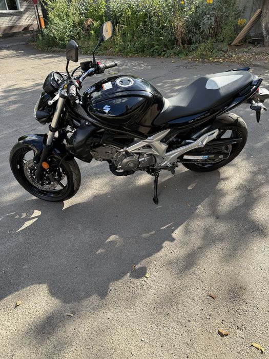 Японський мотоцикл Suzuki Gladius 650 ABS з Японії