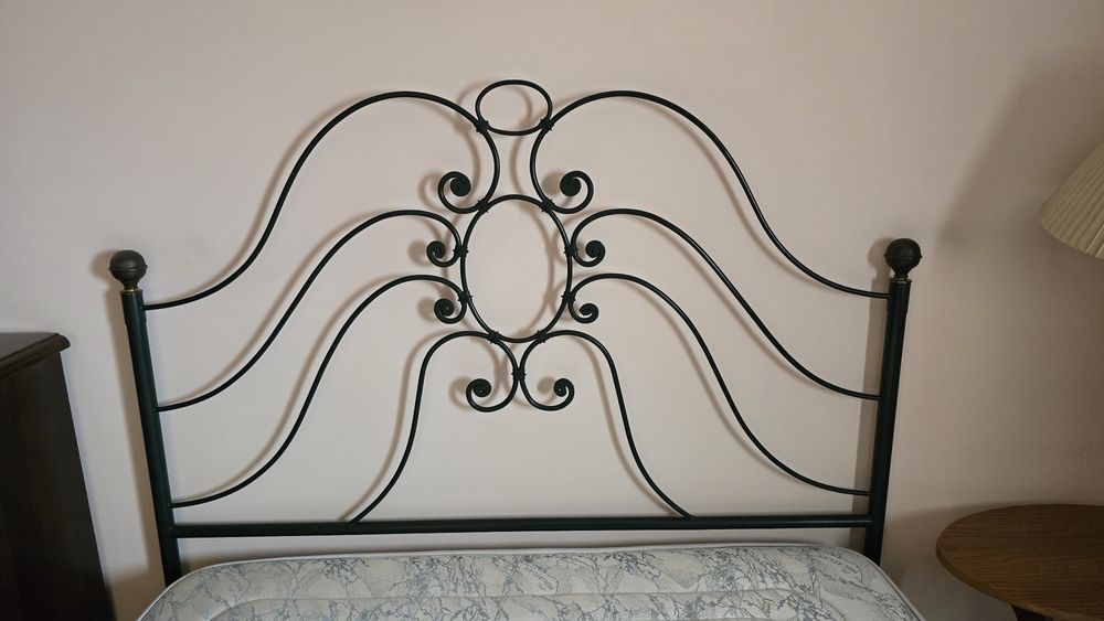 Cama vintage verde