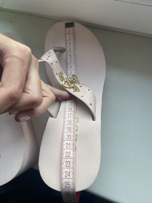 Стильні в'єтнамки GUESS Serina Charm Wedge 38,5 / 39 р