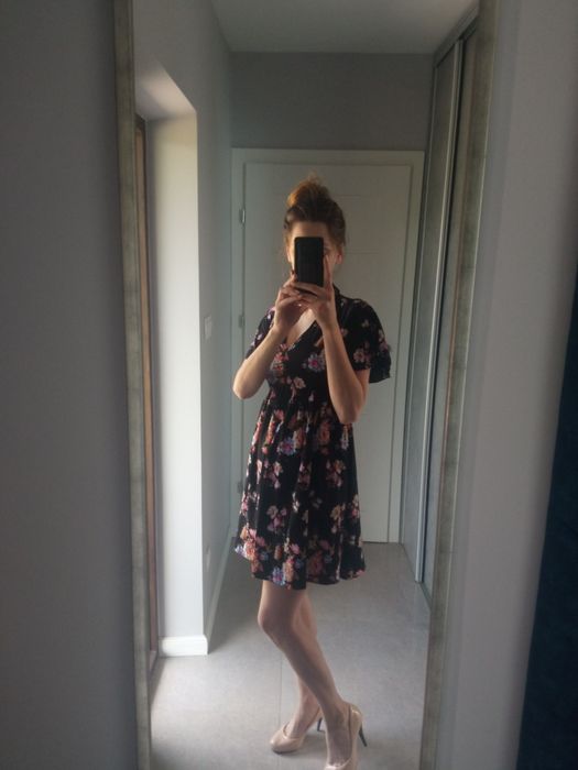 Sukienka S 36 kwiaty czarna mini