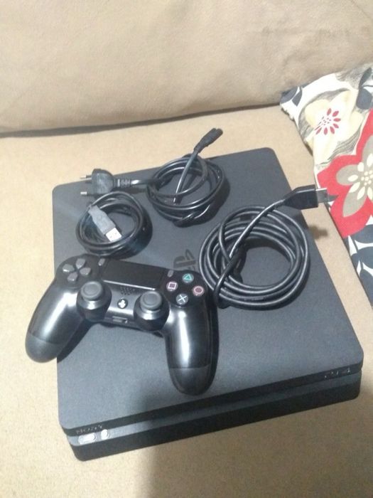 Playstation 4 slim com comandos negociavel