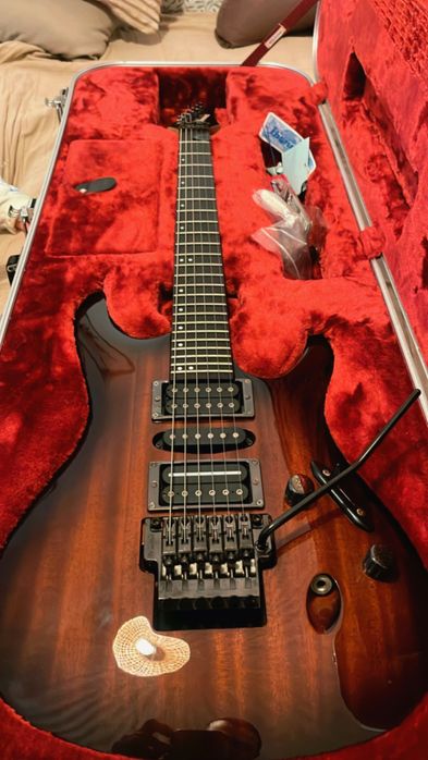 Guitarra Ibanez prestige s5570
