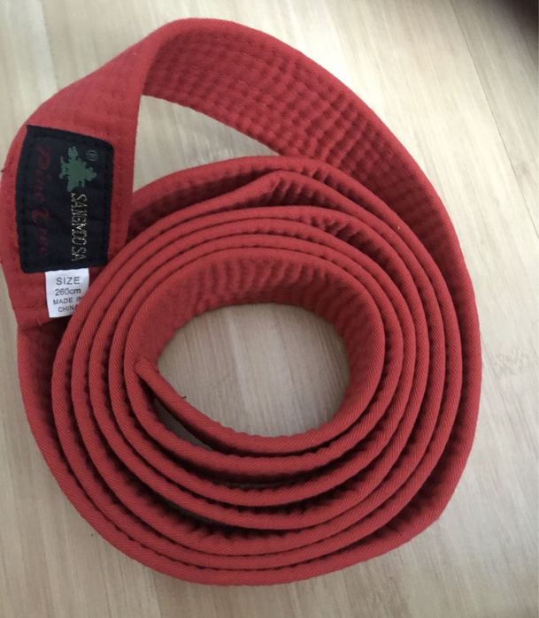 Пояс  красный для единоборств,новый