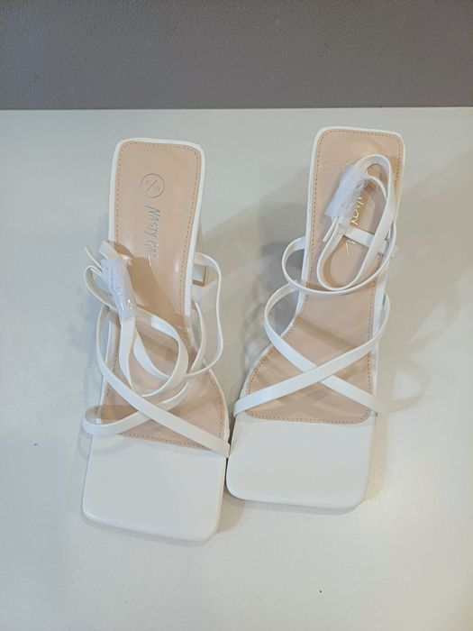 Nasty Gal białe sandały na obcasie r.39 NOWE
