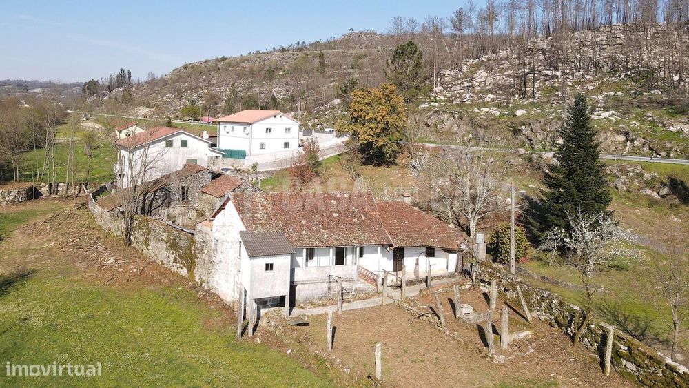Moradia p/ Reconstruir em Arcas-Mões