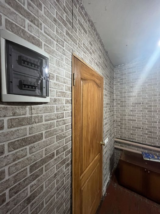 Продаж будинку м. Верхівцеве з гаражем в центрі СЕРТИФІКАТ