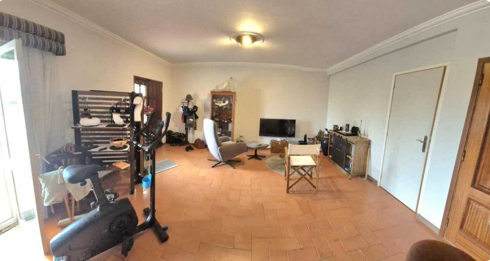 A venda. Vivenda em banda V3 Gambelas.