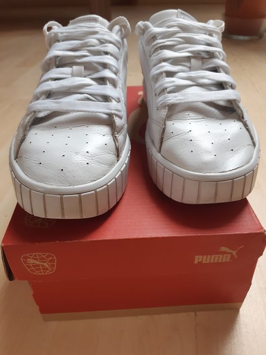 Жіночі кросівки PUMA Carina. Оригінал. Шкіра. Дешево.
Розмір 39
