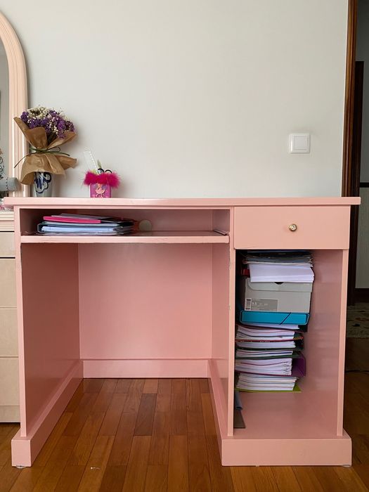 Secretária cor de rosa