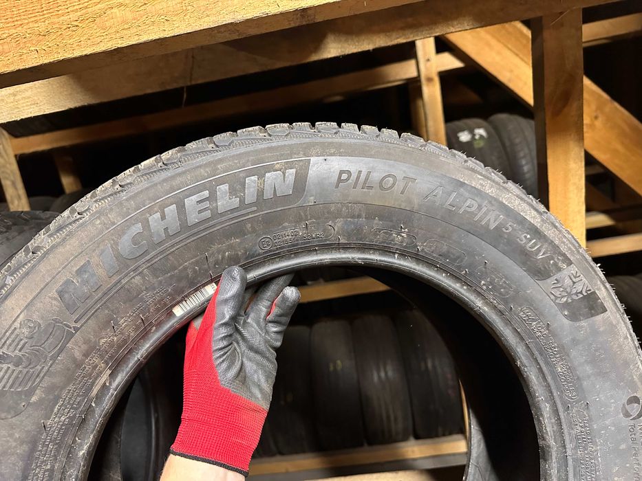 Шини зима 235/60R17 MICHELIN PILOT ALPIN 5 suv 4шт 7-7,5мм