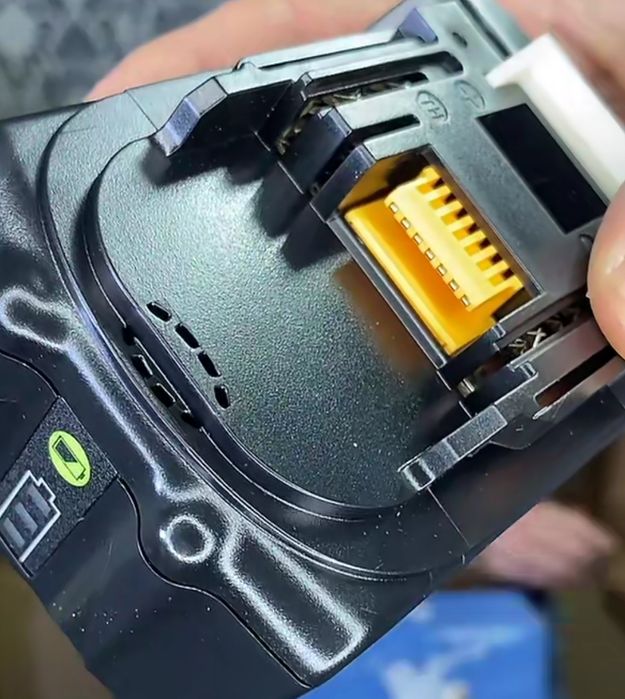 Аккумуляторына 18v 5.5А  Макита и WORX  20v 5А новые с мануалом