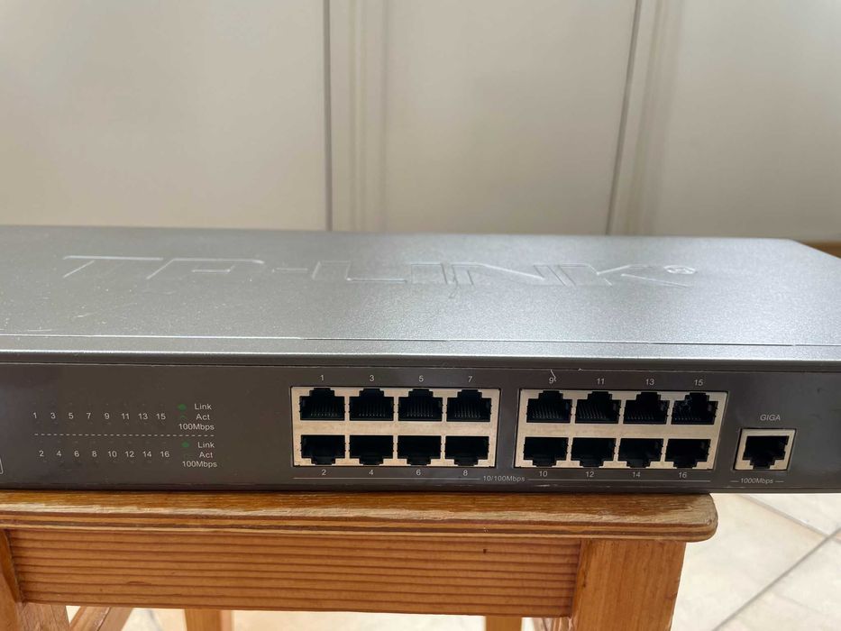 Комутатор TP-LINK TL-SL1117