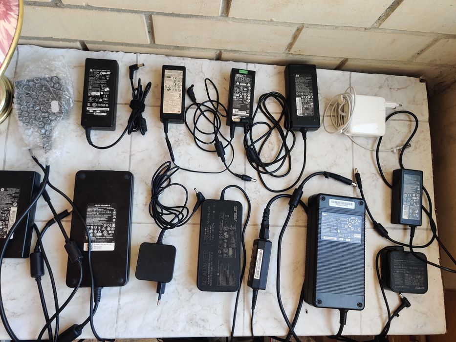 Зарядки к ноутбукам  блок питания Dell asus lenovo msi acer