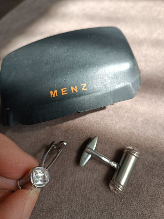 Мужские запонки с камнем