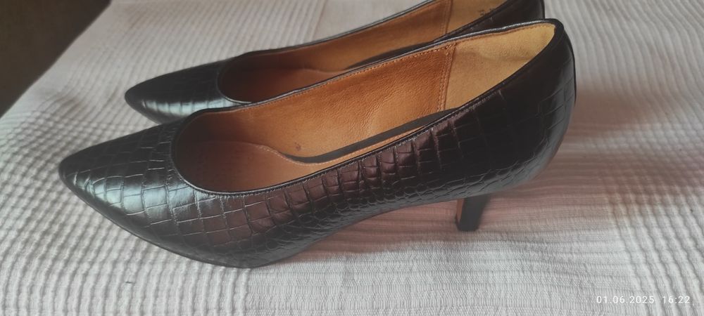 Туфлі жіночі Clark's 39 розмір класичні середній каблук як нові