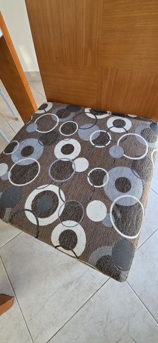 Mesa de sala extensível e 4 cadeiras