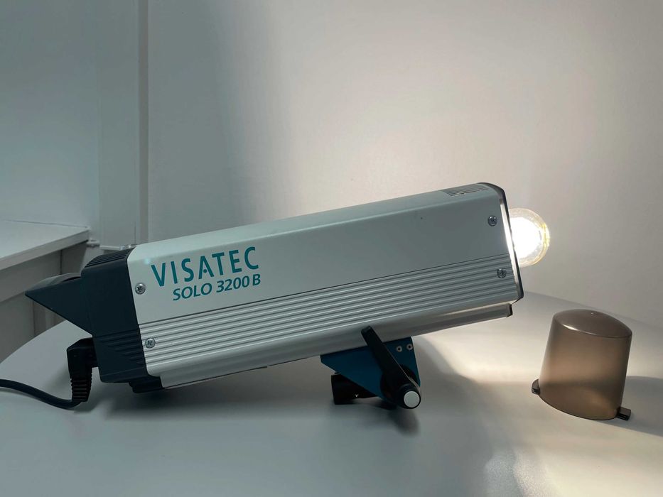 3 Cabeças de Luz Visatec Solo 3200B, 3 tripés e 1 campânula