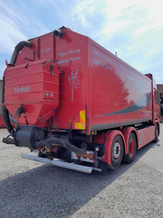 Scania   do zboża z dmuchawą odkurzaczem samozaładowcza